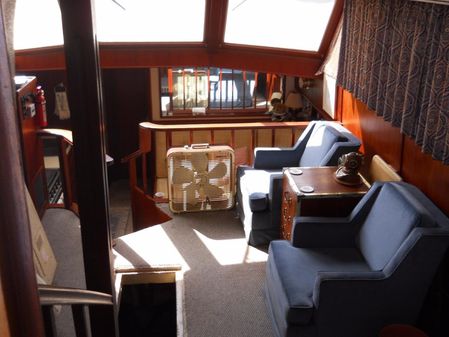 Uniflite 42 Double Cabin image