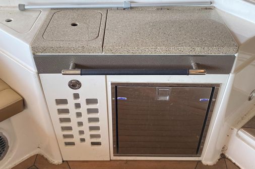 Sea Ray 350 SLX image