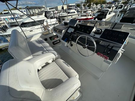 Carver 350 Aft Cabin image