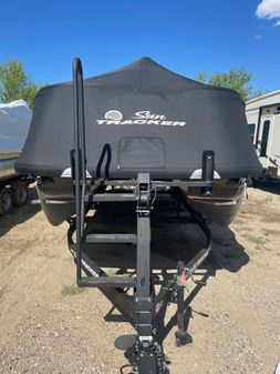 Sun Tracker SportFish 22 DLX image