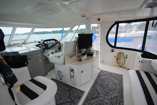 Sea Ray 390 Motor Yacht image