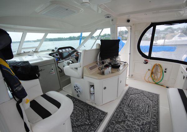 Sea Ray 390 Motor Yacht image