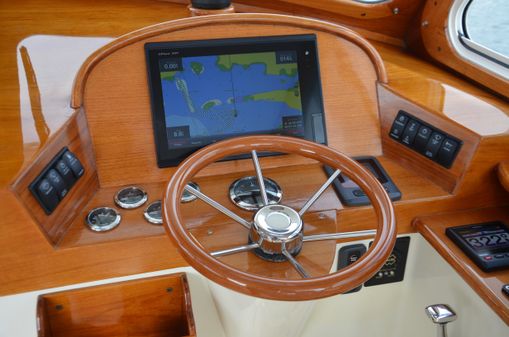 Hinckley Picnic Boat Classic image