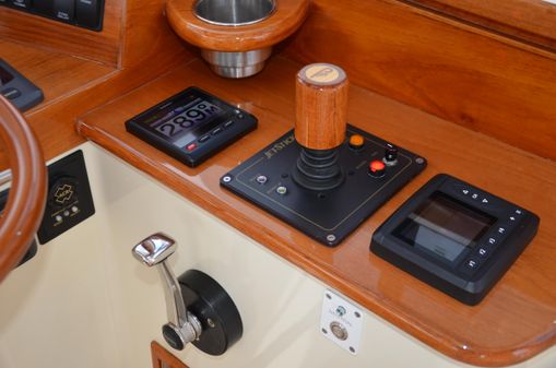 Hinckley Picnic Boat Classic image