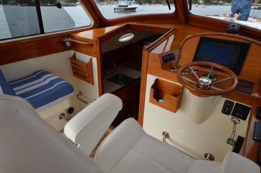 Hinckley Picnic Boat Classic image