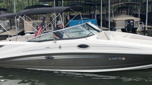 Sea Ray 300 Sundeck 