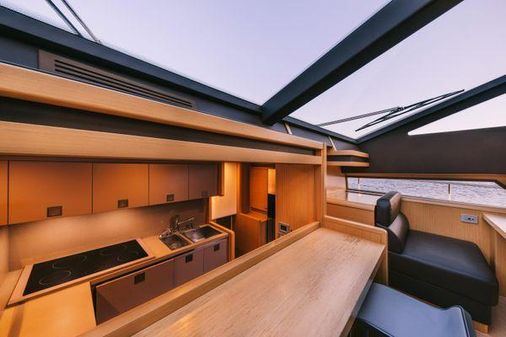 Ferretti Yachts 800 image