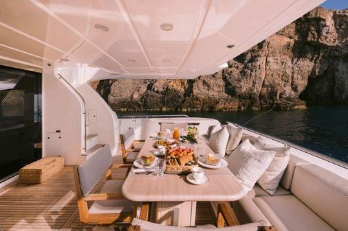 Ferretti Yachts 800 image