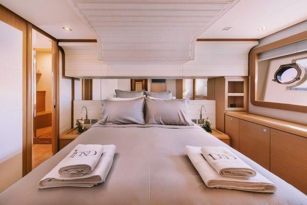 Ferretti Yachts 800 image