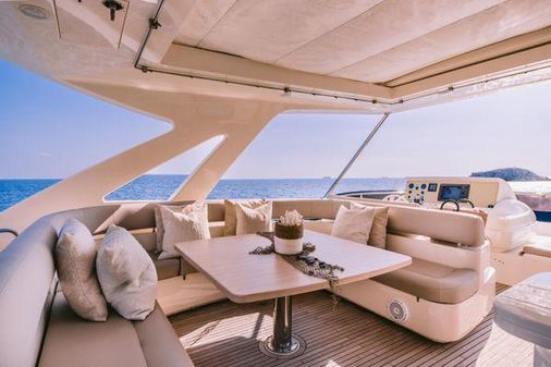 Ferretti Yachts 800 image