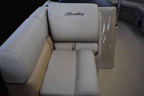 Bentley Pontoons 240 4-Point Fish image