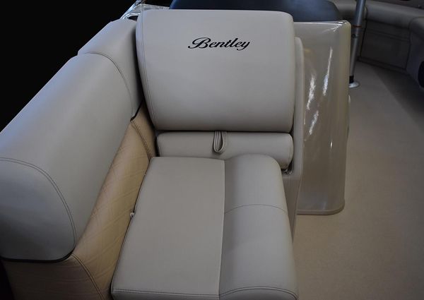 Bentley-pontoons 240-4-POINT-FISH image