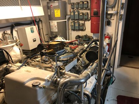 Hatteras Motor Yacht 74 image