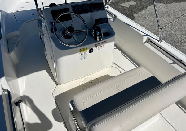 Boston-whaler 170-MONTAUK image