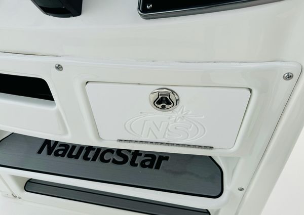 Nauticstar 2102-LEGACY image