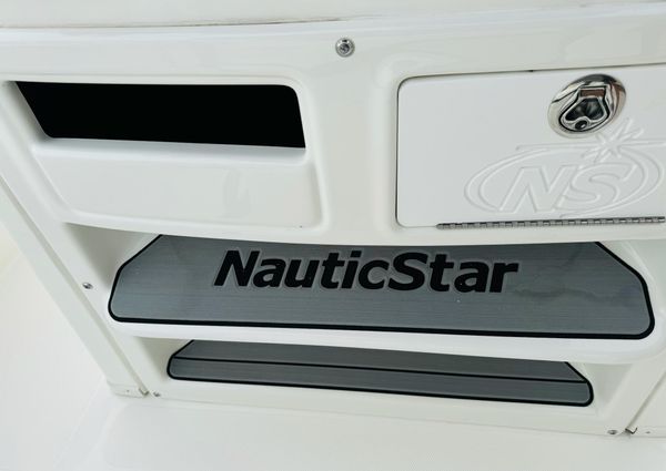 Nauticstar 2102-LEGACY image