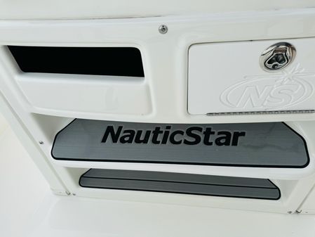 Nauticstar 2102-LEGACY image