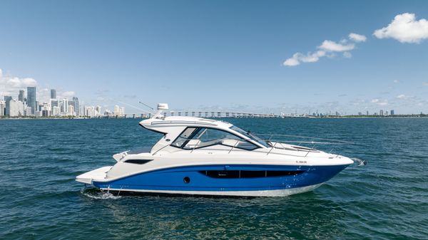 Sea Ray 350 Sundancer Coupe
