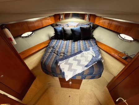 Cruisers Yachts 420 Express image