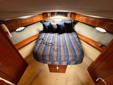 Cruisers Yachts 420 Express image