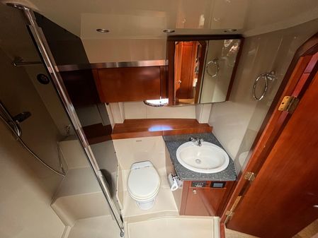 Cruisers Yachts 420 Express image