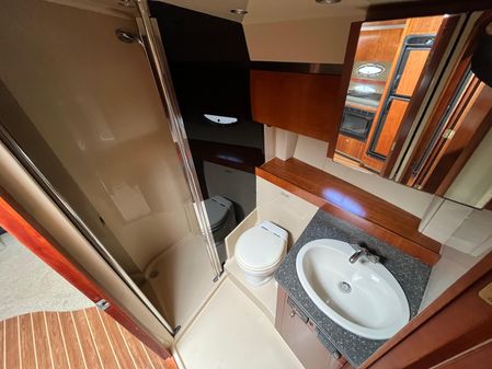 Cruisers Yachts 420 Express image