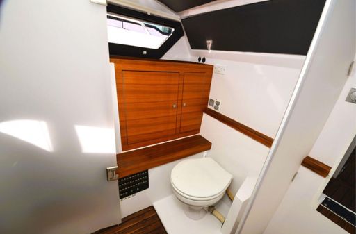 Axopar 37 Aft Cabin image