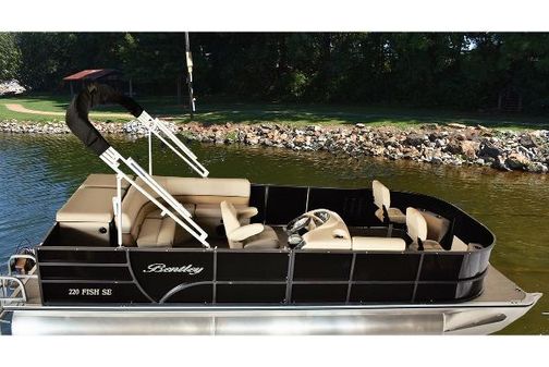 Bentley-pontoons 240-FISH image
