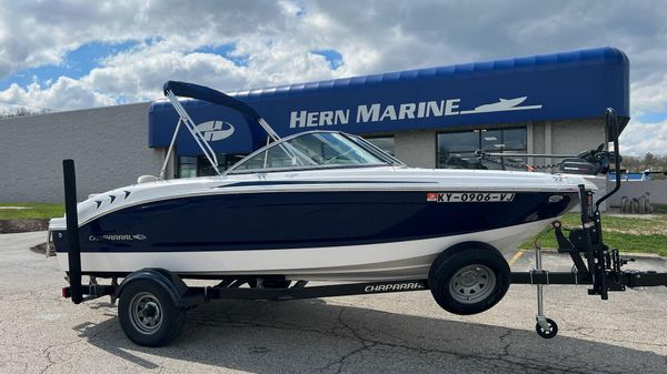 Chaparral 19 H2O Ski & Fish 
