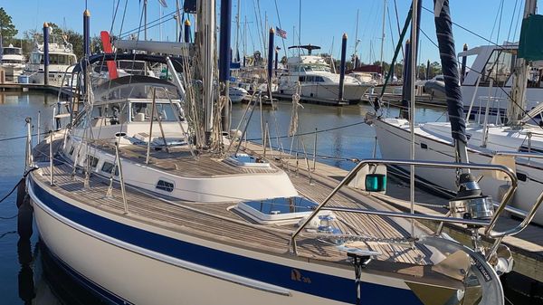 Hallberg-Rassy 39