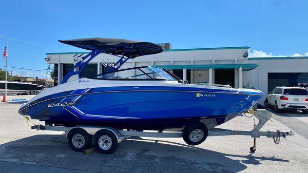 Yamaha Boats 242X