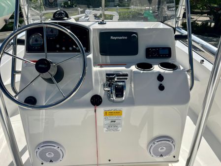 Boston-whaler MONTAUK image