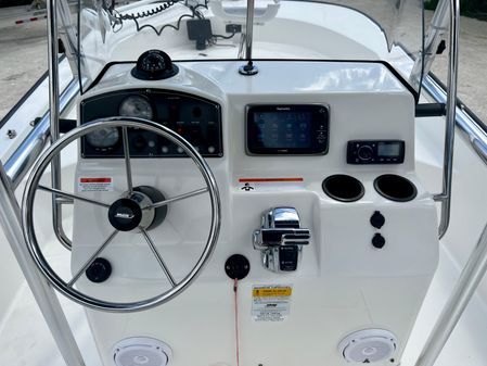 Boston-whaler MONTAUK image