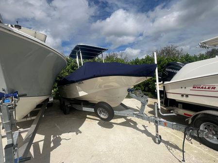 Boston-whaler MONTAUK image