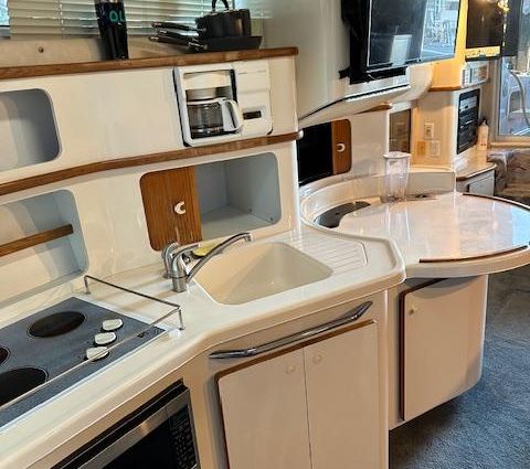 Sea Ray 440 Express Bridge image