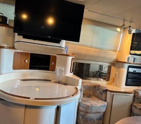 Sea Ray 440 Express Bridge image