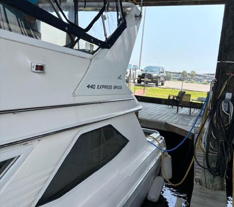 Sea Ray 440 Express Bridge image