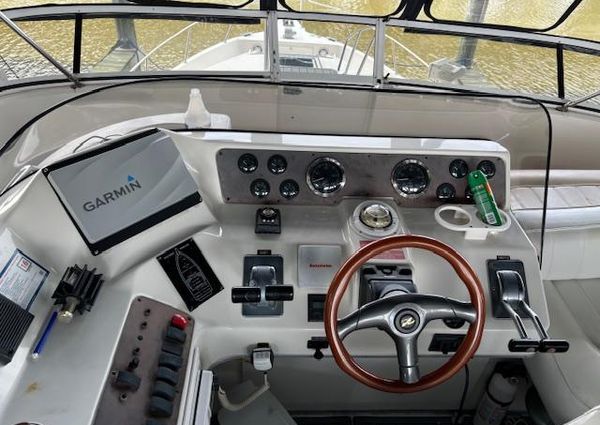 Sea Ray 440 Express Bridge image