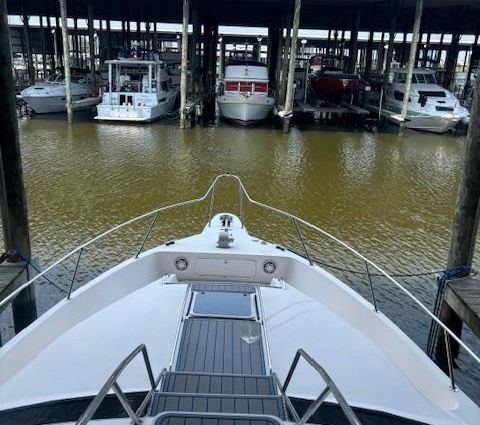 Sea Ray 440 Express Bridge image