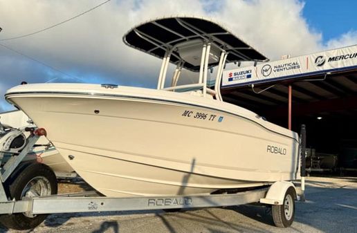 Robalo R180 Center Console image