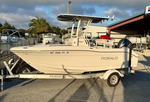 Robalo R180 Center Console image