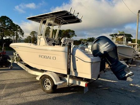 Robalo R180 Center Console image