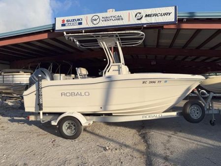 Robalo R180 Center Console image