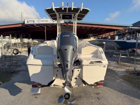 Robalo R180 Center Console image