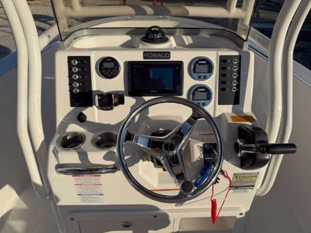 Robalo R180 Center Console image