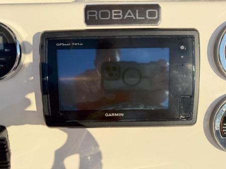 Robalo R180 Center Console image