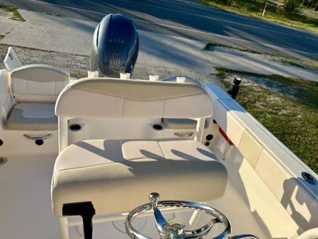 Robalo R180 Center Console image