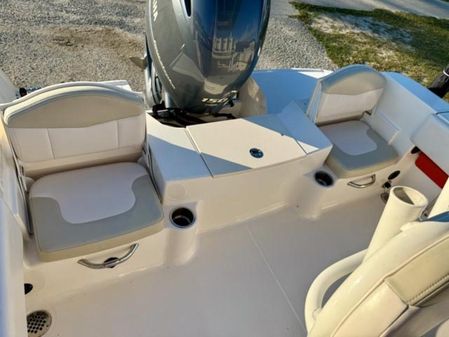 Robalo R180 Center Console image