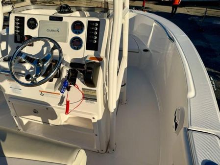 Robalo R180 Center Console image