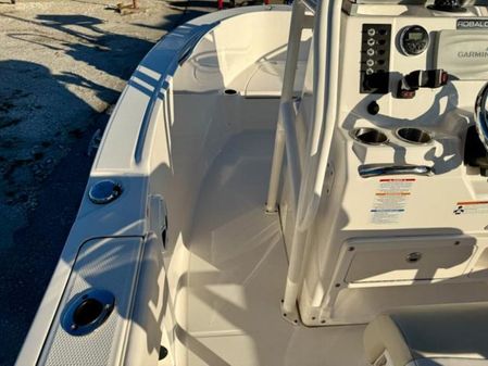 Robalo R180 Center Console image